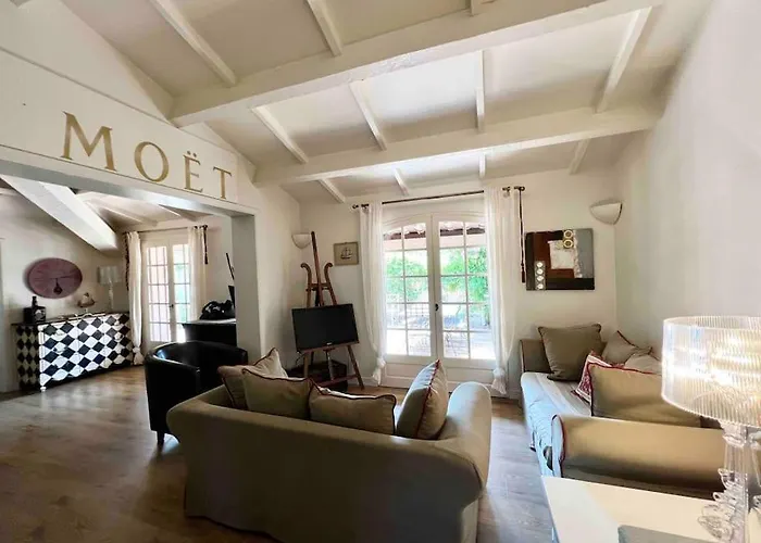 Jolie Maison - Place Des Lices A 350m * Сен-Тропе